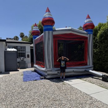 Feelosophy & Co - Bounce house with basketball hoop inside perfect for any kids b day - Bounce House Rentals Near Me Feelosophy & Co - Bounce house with basketball hoop inside perfect for any kids b day - Bounce House Rentals Near Me
