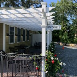 Perucci's Classic Italian Restaurant - Entrance