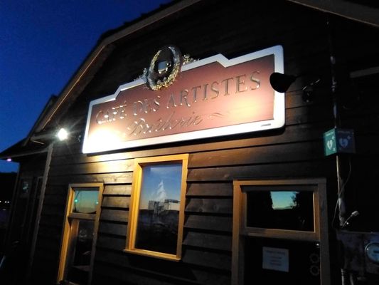 Cafe Des Artistes by null