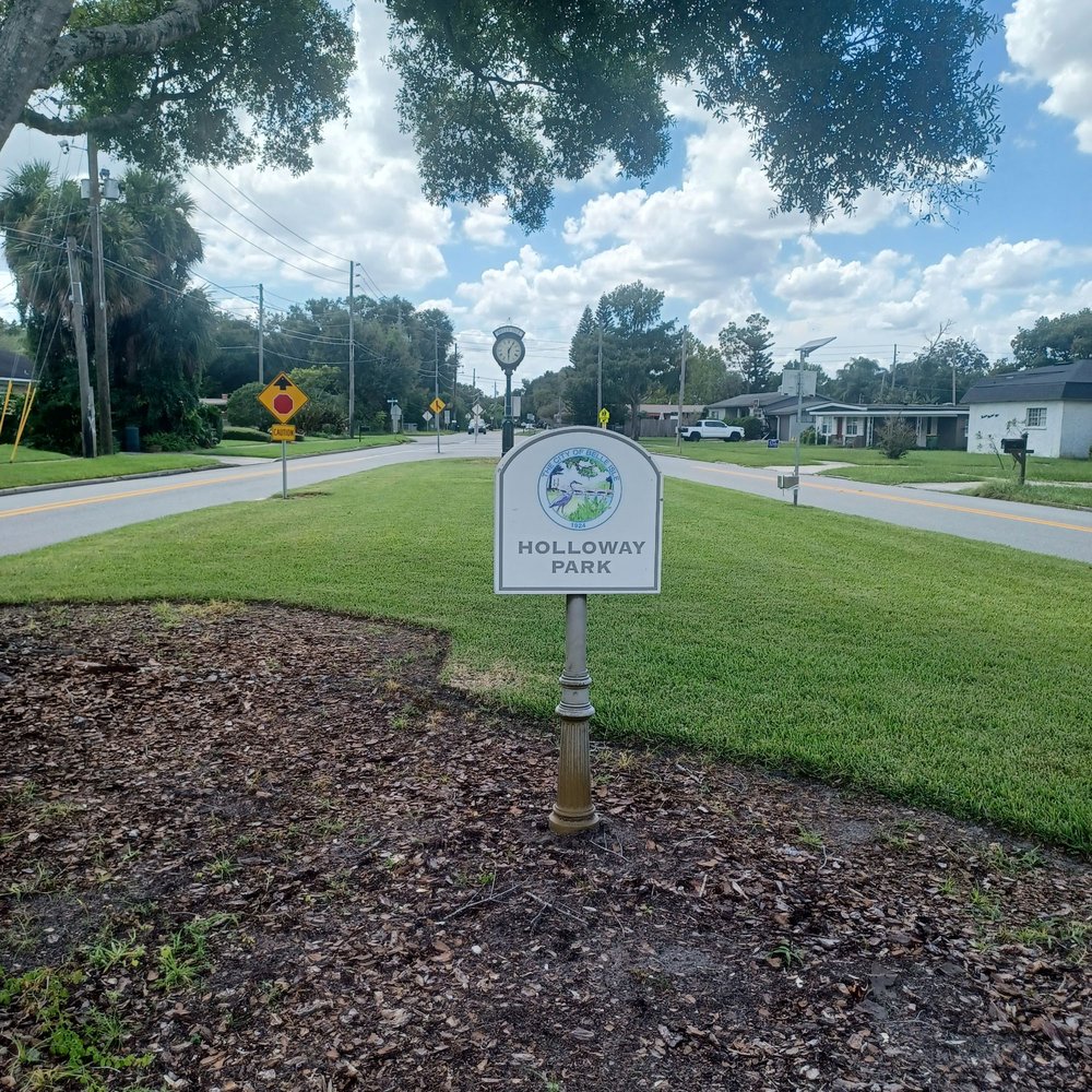Holloway Park Logo