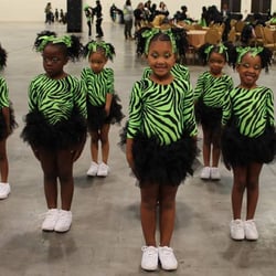 Hot Topic All Stars - Our programs start with athletes as young as 3 years old. Here are our 2015-2016 Starchasers - Tiny Level 1 Prep Team.