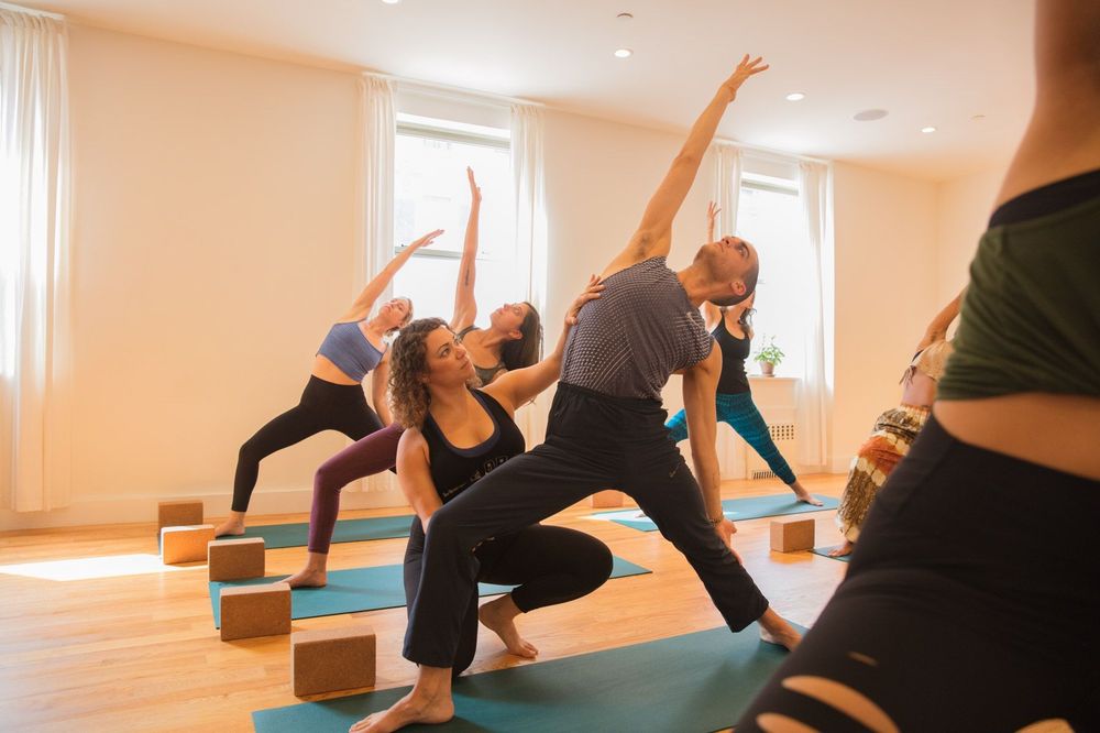 Loom Yoga Center Logo