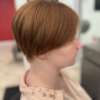 Mobile Hairstylist - Assimetrical bob cut - Hair Stylists Near Me Mobile Hairstylist - Assimetrical bob cut - Hair Stylists Near Me