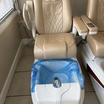 Koolau Nail Center - Chair with tub liner - Nail Salons Near Me - Kaneohe, Hawaii Koolau Nail Center - Chair with tub liner - Nail Salons Near Me - Kaneohe, Hawaii