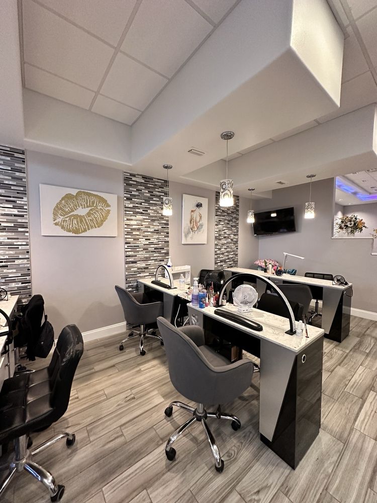 InVogue Nails and Spa Image