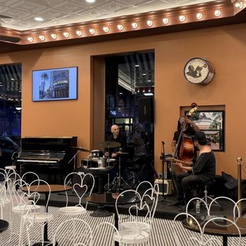 Cafe Beignet, Sheraton - jazz trio playing - Coffee & Tea Near Me - New Orleans, Louisiana