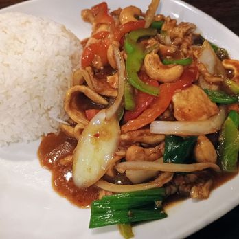 Tasty Thai - Cashew Chicken and rice - Thai Near Me - Omaha, Nebraska