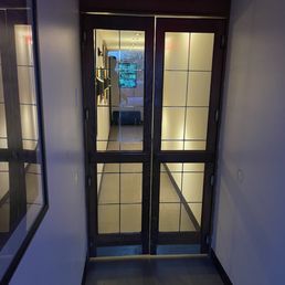 Entrance with swing doors