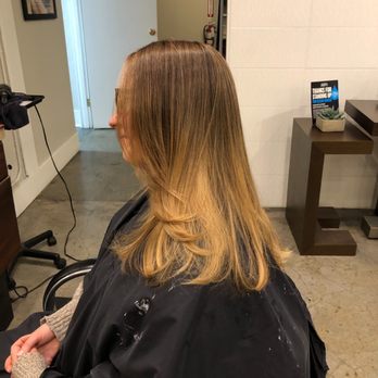 Chroma Salon - Middle - Hair Salons Near Me - Seattle, Washington