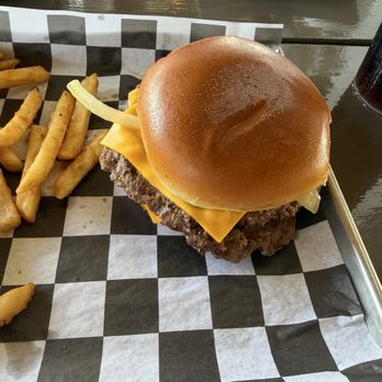 Pour Neches - CLASSIC BURGER - Bars Near Me - Port Neches, Texas