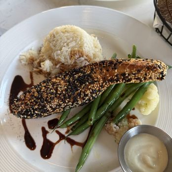 Cala Luna - Sesame crusted salmon with jasmine rice and green beans - Italian Near Me - Mineola, New York