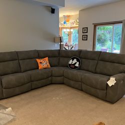 Foothills Family Furniture - Sectional sofa