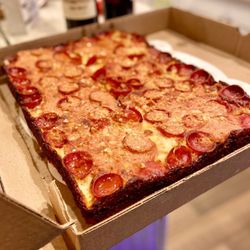 Pizza Knight - INCREDIBLE deep dish! Amazing flavors I've never had before in Detroit style pizza!