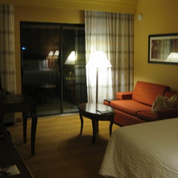 Courtyard by Marriott Somerset - Bedroom - Hotels Near Me - Somerset, New Jersey