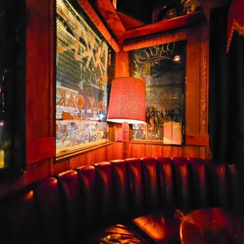 Seoul Shakers - a couch and a lamp in a dimly lit room - Bars Near Me - Toronto, Ontario Seoul Shakers - a couch and a lamp in a dimly lit room - Bars Near Me - Toronto, Ontario