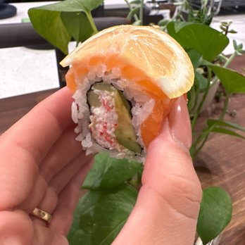 Tengoku Sushi - Beautiful big piece of salmon and nice thin lemon slice. Perfection! - Japanese Near Me - Henderson, Nevada