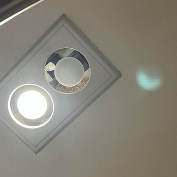 GuestHouse Poulsbo - Ceiling in bathroom - Hotels Near Me - Poulsbo, Washington
