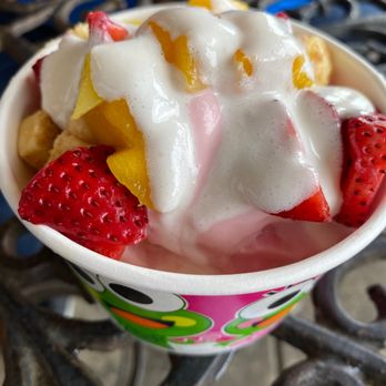 sweetFrog Premium Frozen Yogurt - my yogurt with marshmallow drizzle - Ice Cream & Frozen Yogurt Near Me - Chesapeake, Virginia sweetFrog Premium Frozen Yogurt - my yogurt with marshmallow drizzle - Ice Cream & Frozen Yogurt Near Me - Chesapeake, Virginia