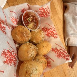 GARLIC KNOTS