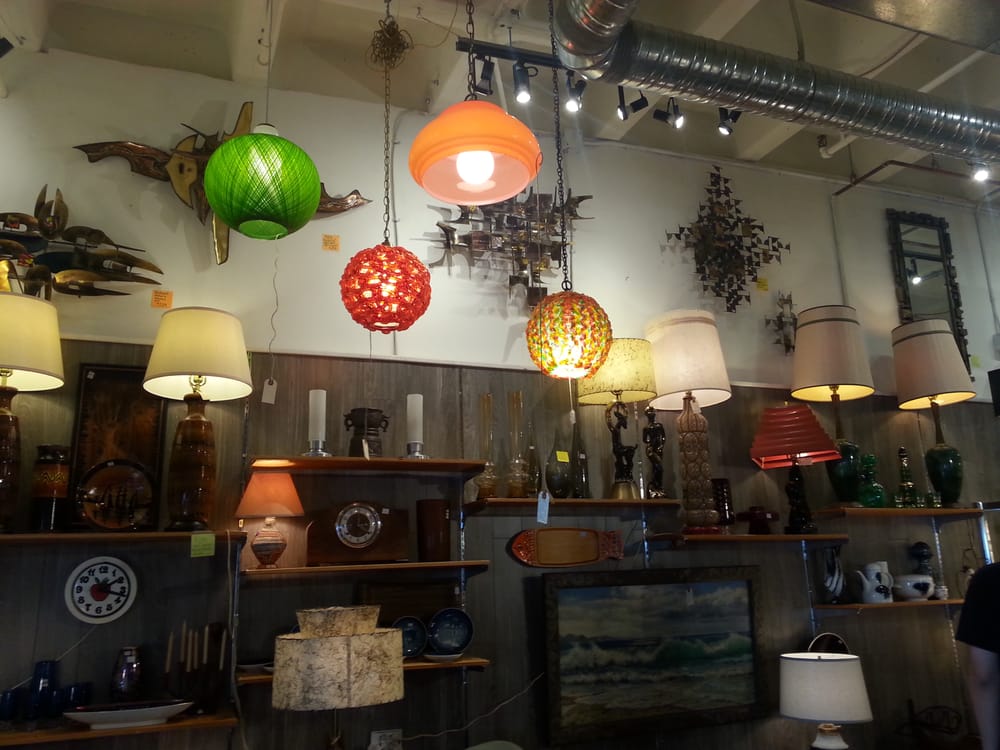 MID CENTURY MODERN HOME Updated June 2024 1041 Kingsway, Vancouver