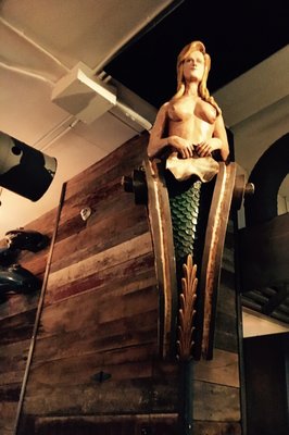 Lucille's Oyster Dive by null