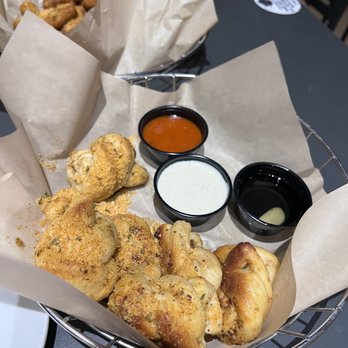 Ranalli's Pizza Bar - West Loop - Garlic Knots - Pizza Near Me - Chicago, Illinois Ranalli's Pizza Bar - West Loop - Garlic Knots - Pizza Near Me - Chicago, Illinois