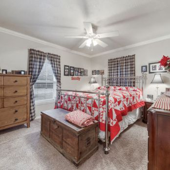 Horseshoe Inn and Campground - Lake House primary bedroom - Guest Houses Near Me - Adair, Oklahoma Horseshoe Inn and Campground - Lake House primary bedroom - Guest Houses Near Me - Adair, Oklahoma