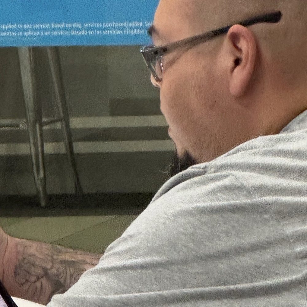 AT&T Store - Assistant of manager Mauricio - Mobile Phones Near Me - Ventura, California