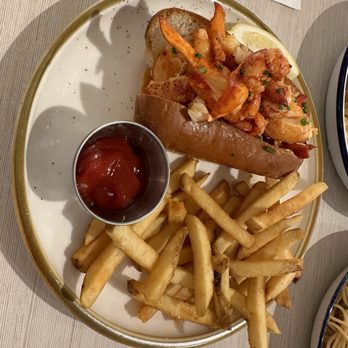 Market Seafood Eatery - Lobster roll - Seafood Near Me - Seattle, Washington Market Seafood Eatery - Lobster roll - Seafood Near Me - Seattle, Washington
