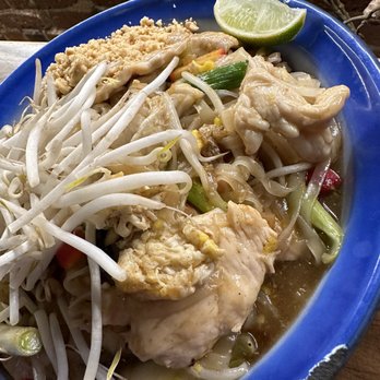 Be More Thai Restaurant - Chicken pad thai - Thai Near Me - Baltimore, Maryland