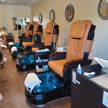 Brown Shugah Nail Bar - Pedicure station - Nail Salons Near Me - Mount Holly, North Carolina