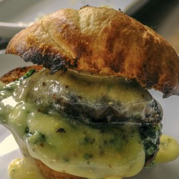 Willi's Wine Bar - Filet mignon slider it was bomb - Wine Bars Near Me - Santa Rosa, California