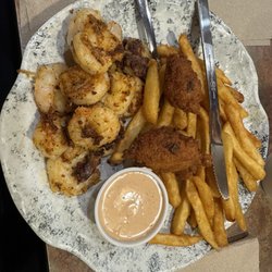 1220 Cafe - Blackened shrimp basket.