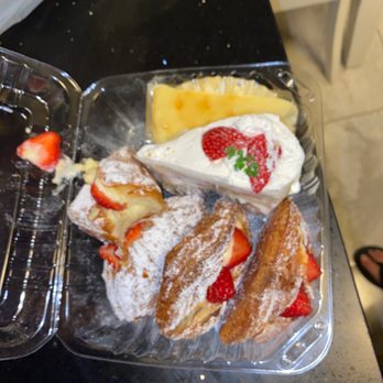 Cream Pan - Strawberry crossiant , strawberry cheesecake - Bakeries Near Me - Tustin, California