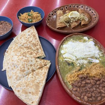 Maskaras Mexican Grill - Quesadillas Enchiladas en Salsa Verde Tacos ahogados Rice and beans - Mexican Near Me - Dallas, Texas Maskaras Mexican Grill - Quesadillas Enchiladas en Salsa Verde Tacos ahogados Rice and beans - Mexican Near Me - Dallas, Texas
