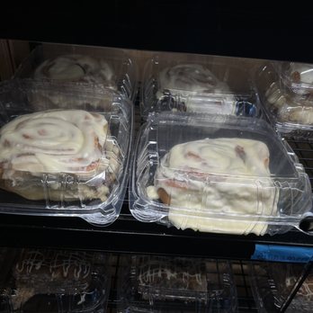 Tammy's Round up Cafe - Huge cinnamon rolls. - American Near Me - Davenport, Oklahoma