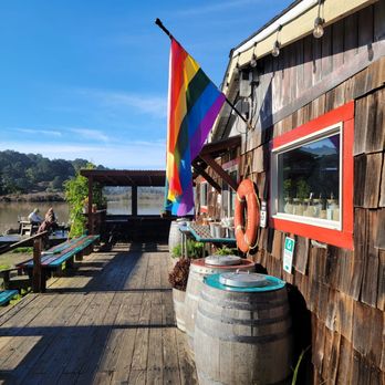 Cafe Aquatica - Seating area by the river - Coffee & Tea Near Me - Jenner, California