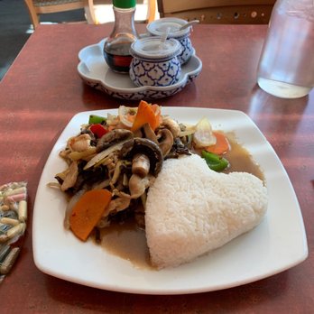 Golden Leaf Thai Cuisine - Ginger chicken - Thai Near Me - Newberg, Oregon