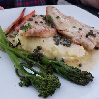 Mélange - Chicken Picatta - Cocktail Bars Near Me - La Quinta, California Mélange - Chicken Picatta - Cocktail Bars Near Me - La Quinta, California