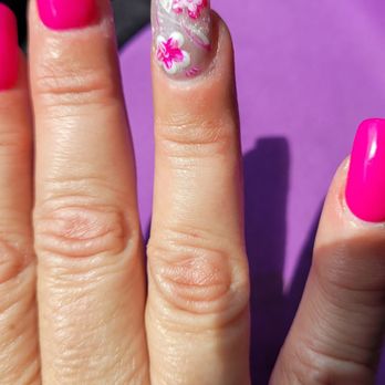 Swan Nails - The latest artwork of Tracy. I just tell her a color and let her decide the rest. I love it! - Nail Salons Near Me - Norridge, Illinois Swan Nails - The latest artwork of Tracy. I just tell her a color and let her decide the rest. I love it! - Nail Salons Near Me - Norridge, Illinois