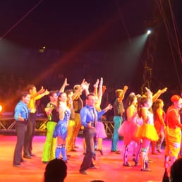 The lovely cast, even took pictures w audience after