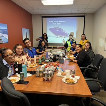 Jollibee - Team meeting w/ chicken & spaghetti - Chicken Shop Near Me - Artesia, California Jollibee - Team meeting w/ chicken & spaghetti - Chicken Shop Near Me - Artesia, California
