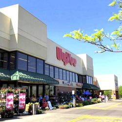Hy-Vee - Building Exterior