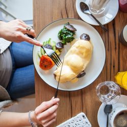 Rose Garden - Sourdough bread with three poached eggs, sauce hollandaise, baked tomatoes, spinach and avocado
