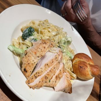 BJ's Restaurant & Brewhouse - Chicken Alfredo - Breweries Near Me - Goodyear, Arizona BJ's Restaurant & Brewhouse - Chicken Alfredo - Breweries Near Me - Goodyear, Arizona