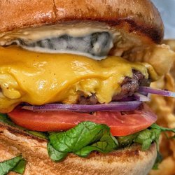 Spring Street Bar & Grill - Smash burger single 3.5/5 , fries 2.5/5