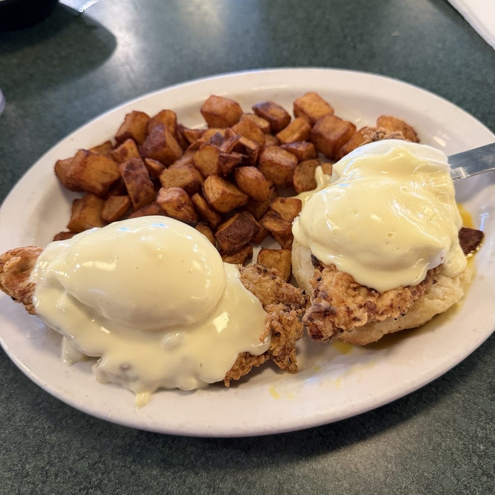Metro Diner - Fried chicken benedict - Breakfast & Brunch Near Me - Orange Park, Florida Metro Diner - Fried chicken benedict - Breakfast & Brunch Near Me - Orange Park, Florida
