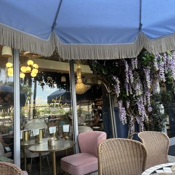 Little Hen - Outside seating - Breakfast & Brunch Near Me - Miami, Florida Little Hen - Outside seating - Breakfast & Brunch Near Me - Miami, Florida