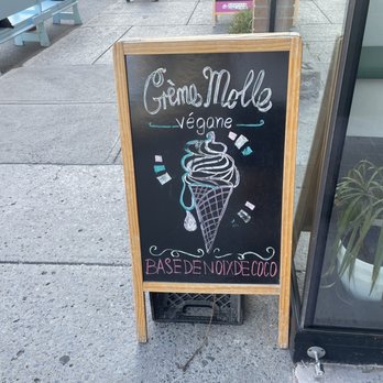 Vegâteau - Sign - Desserts Near Me - Montreal, Quebec Vegâteau - Sign - Desserts Near Me - Montreal, Quebec