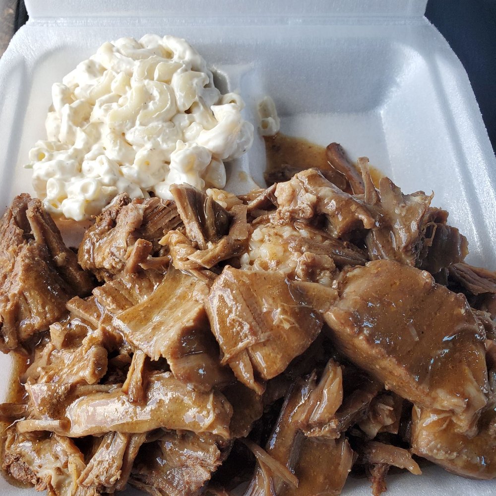 Scoopers Kitchen - Mini roast beef with mac. 1 scoop rice hidden under the pile of roast beef. - American Near Me - Waipahu, Hawaii Scoopers Kitchen - Mini roast beef with mac. 1 scoop rice hidden under the pile of roast beef. - American Near Me - Waipahu, Hawaii